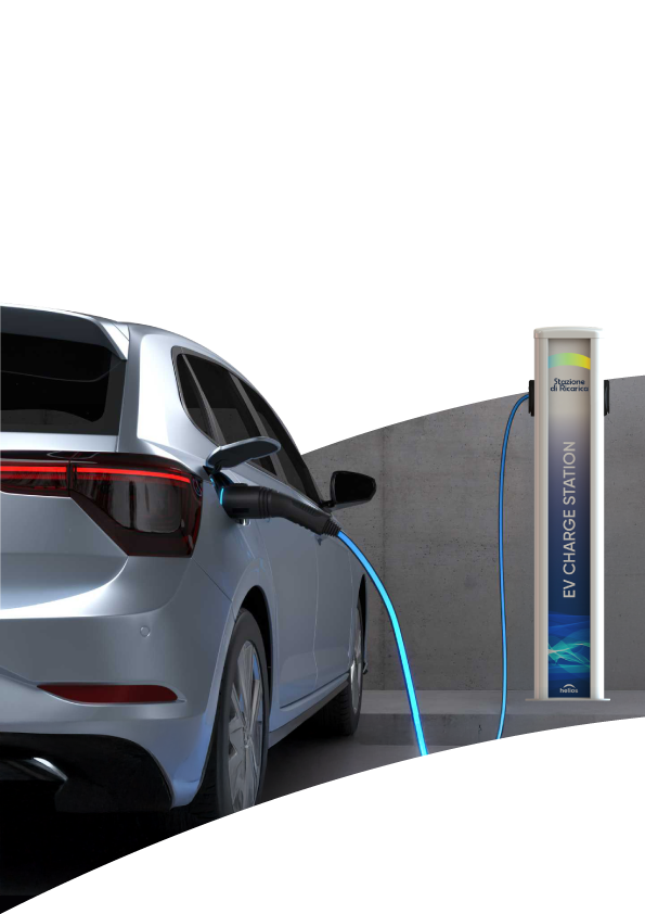 Auto elettrica collegata a una colonnina Helios